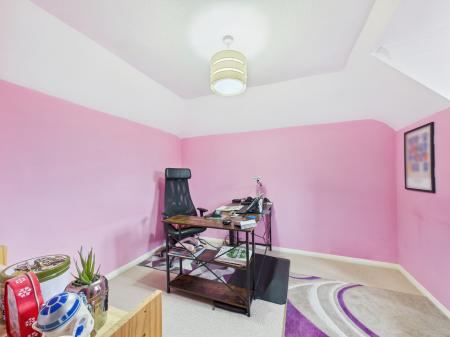 4 bedroom Detached house for sale in Woodland Drive, Bramley, RG26