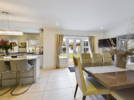 4 bedroom Detached house to let in Sandy Lane, Pamber Heath, RG26