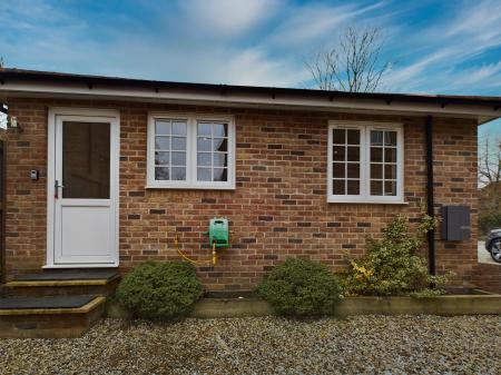 4 bedroom Detached house to let in Sandy Lane, Pamber Heath, RG26