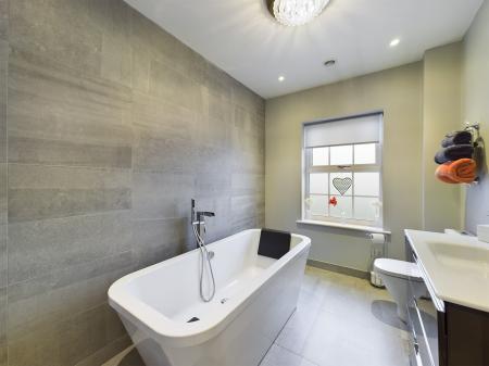 4 bedroom Detached house to let in Sandy Lane, Pamber Heath, RG26