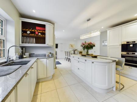 4 bedroom Detached house to let in Sandy Lane, Pamber Heath, RG26