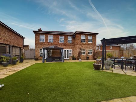 4 bedroom Detached house to let in Sandy Lane, Pamber Heath, RG26