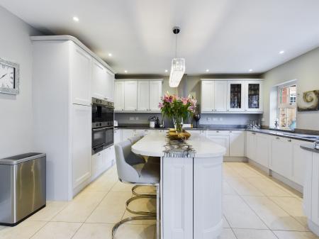 4 bedroom Detached house to let in Sandy Lane, Pamber Heath, RG26