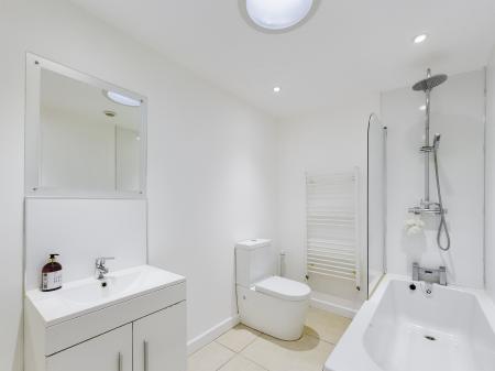 4 bedroom Detached house to let in Sandy Lane, Pamber Heath, RG26