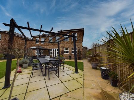 4 bedroom Detached house to let in Sandy Lane, Pamber Heath, RG26