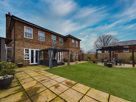 4 bedroom Detached house to let in Sandy Lane, Pamber Heath, RG26