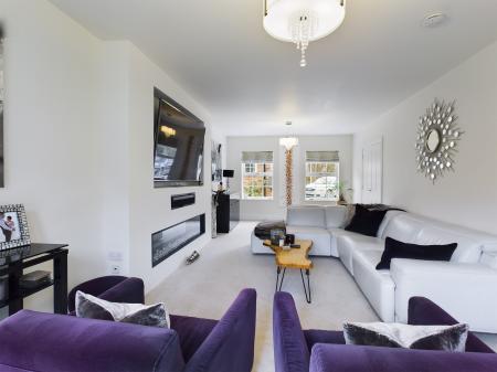 4 bedroom Detached house to let in Sandy Lane, Pamber Heath, RG26