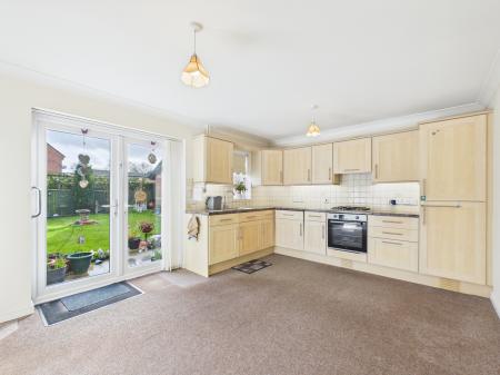 3 bedroom Terraced House to let in Besom Court, Tadley, RG26