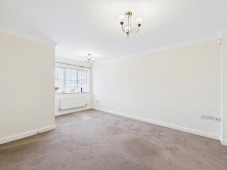 3 bedroom Terraced House to let in Besom Court, Tadley, RG26