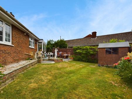 2 bedroom Detached bungalow for sale in Pleasant Hill, Tadley, RG26