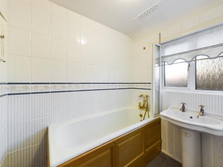 3 bedroom Semi-detached house to let in Bishopswood Road, Tadley, RG26