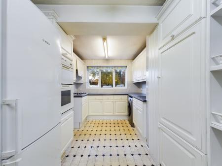 3 bedroom Semi-detached house to let in Bishopswood Road, Tadley, RG26