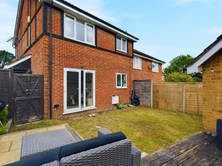 1 bedroom Terraced House to let in Warblington Close, Tadley