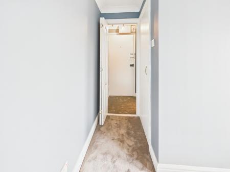 1 bedroom Studio flat for sale in Hartley Gardens, Tadley, RG26