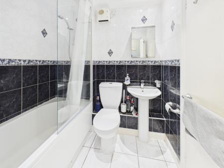 1 bedroom Studio flat for sale in Hartley Gardens, Tadley, RG26