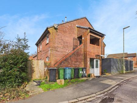 1 bedroom Studio flat for sale in Hartley Gardens, Tadley, RG26