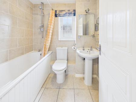 2 bedroom Terraced House for sale in Pond Road, Bramley, RG26