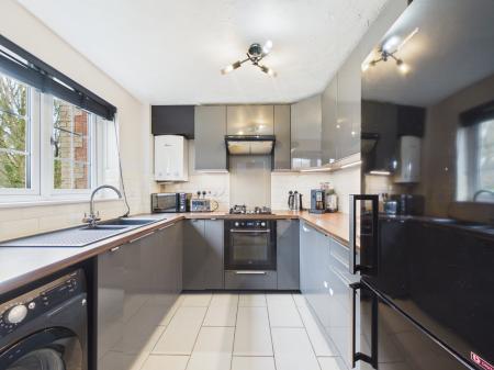 2 bedroom Terraced House for sale in Pond Road, Bramley, RG26