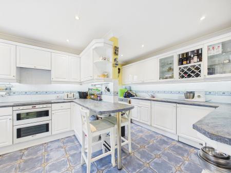 4 bedroom Detached bungalow for sale in New Road, Pamber Green, RG26