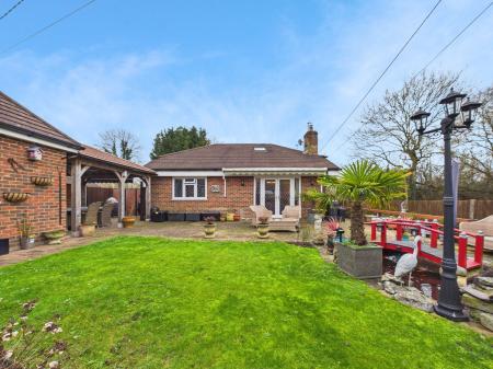 4 bedroom Detached bungalow for sale in New Road, Pamber Green, RG26