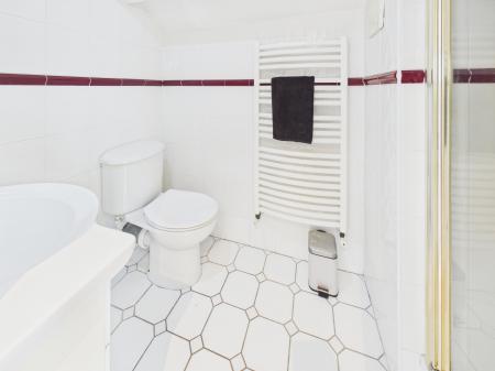 4 bedroom Detached bungalow for sale in New Road, Pamber Green, RG26