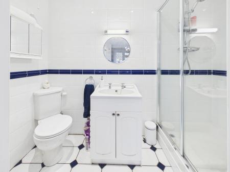 4 bedroom Detached bungalow for sale in New Road, Pamber Green, RG26