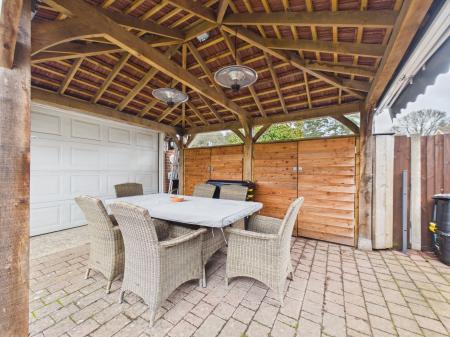 4 bedroom Detached bungalow for sale in New Road, Pamber Green, RG26