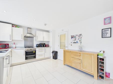 4 bedroom Semi-detached house for sale in Royal Gardens, Tadley, RG26