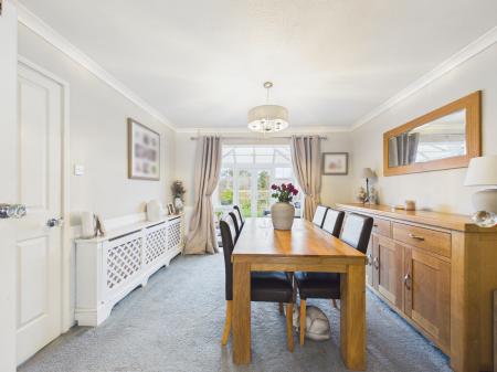 4 bedroom Detached house for sale in Winchfield Gardens, Tadley, RG26