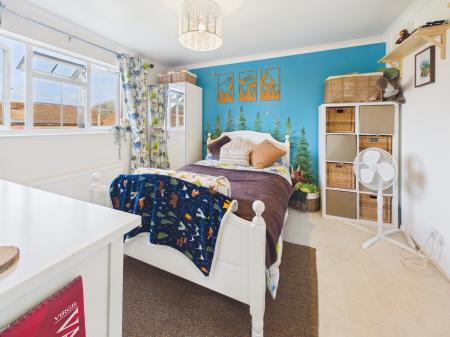 4 bedroom Detached house for sale in Winchfield Gardens, Tadley, RG26