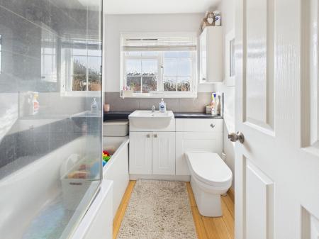 4 bedroom Detached house for sale in Winchfield Gardens, Tadley, RG26