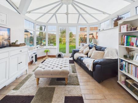 4 bedroom Detached house for sale in Winchfield Gardens, Tadley, RG26