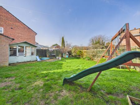 4 bedroom Detached house for sale in Winchfield Gardens, Tadley, RG26