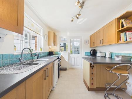 4 bedroom Detached house for sale in Winchfield Gardens, Tadley, RG26