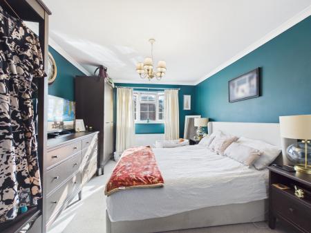 4 bedroom Detached house for sale in Winchfield Gardens, Tadley, RG26