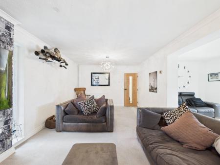 5 bedroom Bungalow for sale in New Road, Little London, RG26