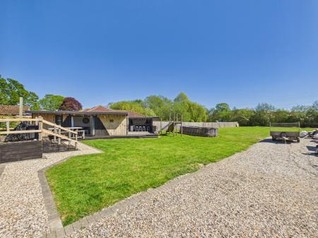5 bedroom Bungalow for sale in New Road, Little London, RG26