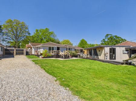 5 bedroom Bungalow for sale in New Road, Little London, RG26