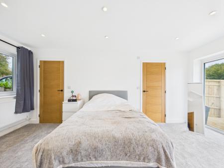 5 bedroom Bungalow for sale in New Road, Little London, RG26