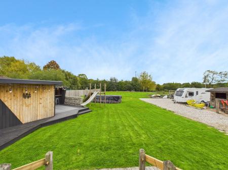 5 bedroom Bungalow for sale in New Road, Little London, RG26