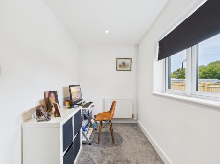 5 bedroom Bungalow for sale in New Road, Little London, RG26