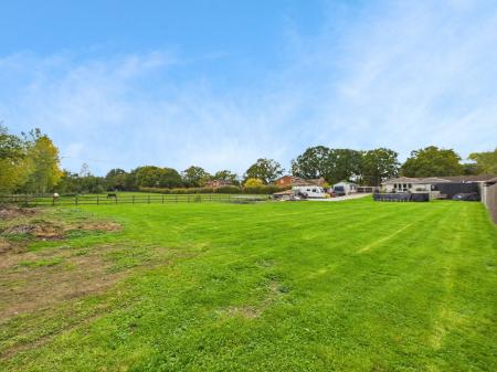 5 bedroom Bungalow for sale in New Road, Little London, RG26