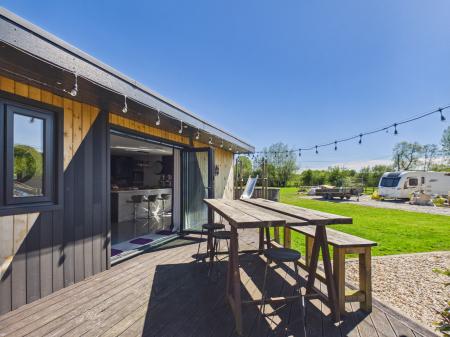 5 bedroom Bungalow for sale in New Road, Little London, RG26