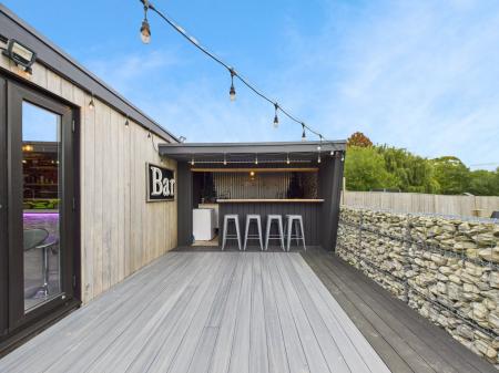 5 bedroom Bungalow for sale in New Road, Little London, RG26