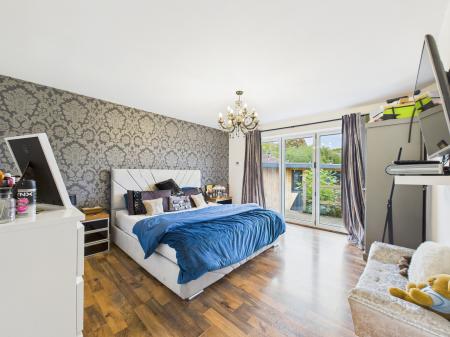 5 bedroom Bungalow for sale in New Road, Little London, RG26