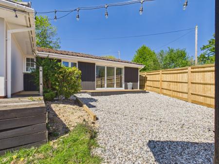5 bedroom Bungalow for sale in New Road, Little London, RG26