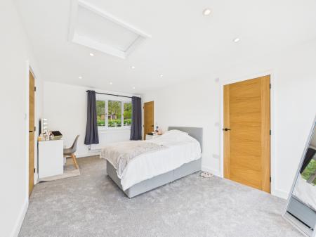 5 bedroom Bungalow for sale in New Road, Little London, RG26