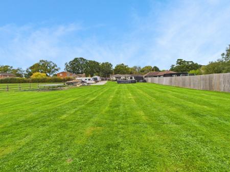 5 bedroom Bungalow for sale in New Road, Little London, RG26