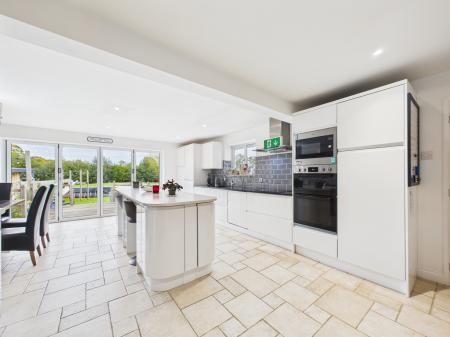 5 bedroom Bungalow for sale in New Road, Little London, RG26