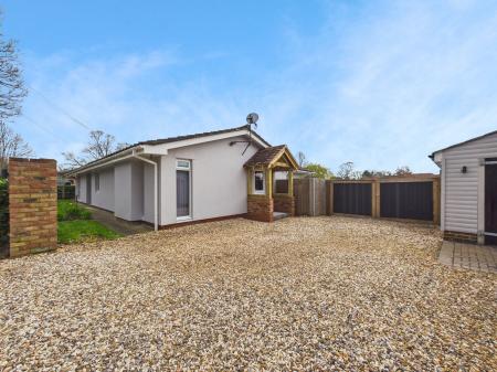 5 bedroom Bungalow for sale in New Road, Little London, RG26